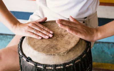 Comenzaron las clases de percusión para estudiantes Toki